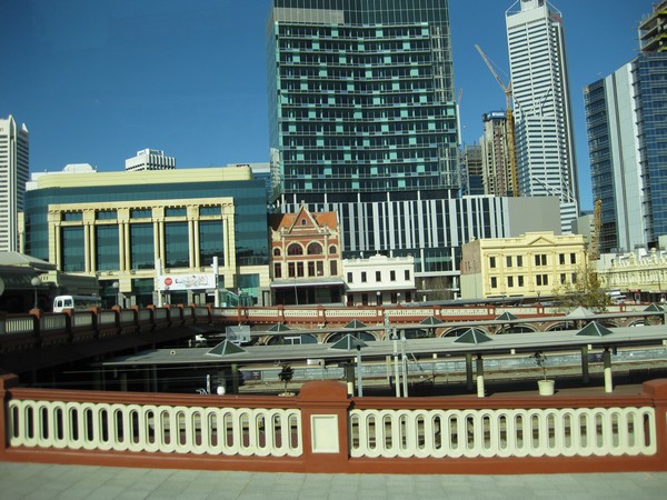 n_img_3284__the_old_new_mix_of_perth.jpg