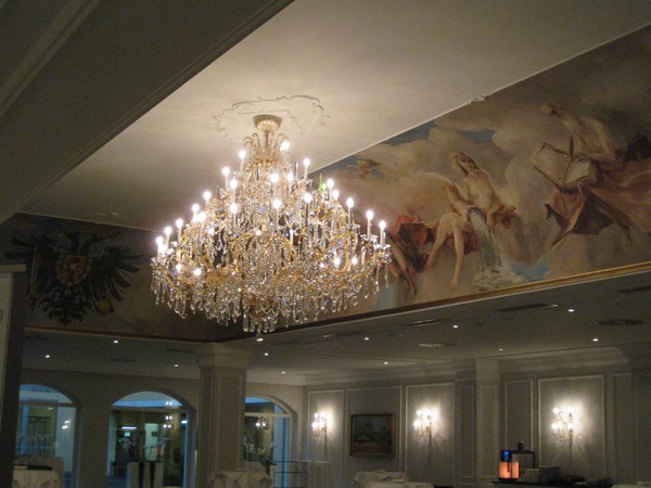 n_img_2679_chandelier_in_our_hotel.jpg