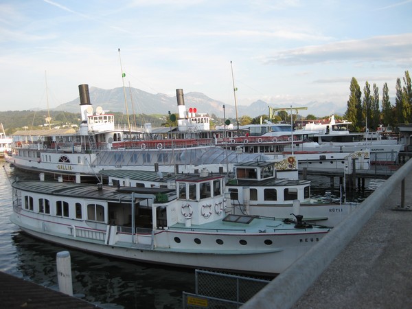 n_img_4219_tour_boat_docks.jpg