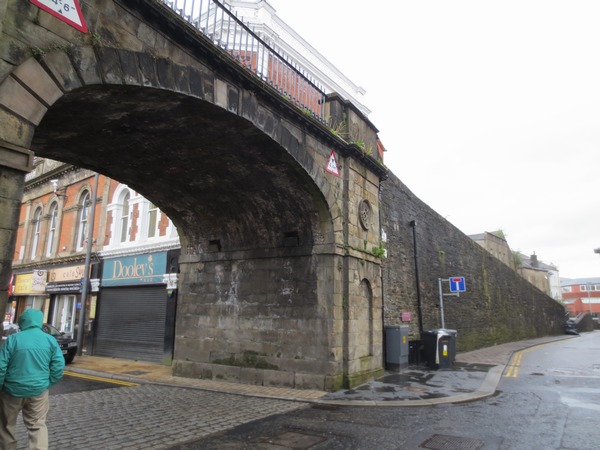 n_img_3868__guildhall_square_through_shipquay_gate.jpg