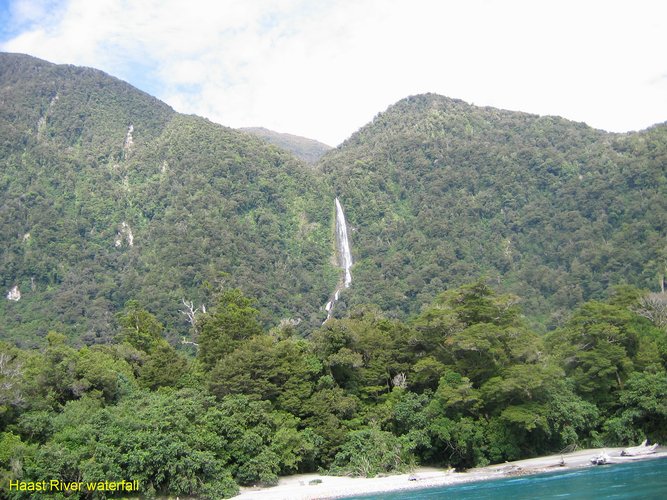 2007_03_28__2104_haast_r__waterfall.jpg