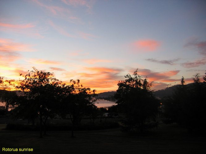 2007_04_07__2430_rotorua_sunrise.jpg