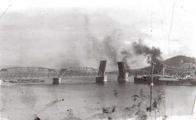 old_bridge_Gaspe